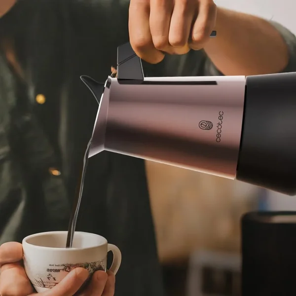 Imagen 8 Cafetera italiana Piccolina 900 Bronze de acero inoxidable para 10 tazas. Compatible con inducción, gas y vitrocerámica. Diseño elegante y duradero.