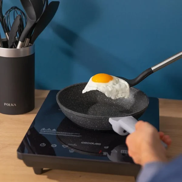 Imagen 4 Set de 9 utensilios de cocina Cecotec Polka Excellence Force de silicona y nylon. Mangos efecto madera y acabado Soft Touch para proteger el menaje.