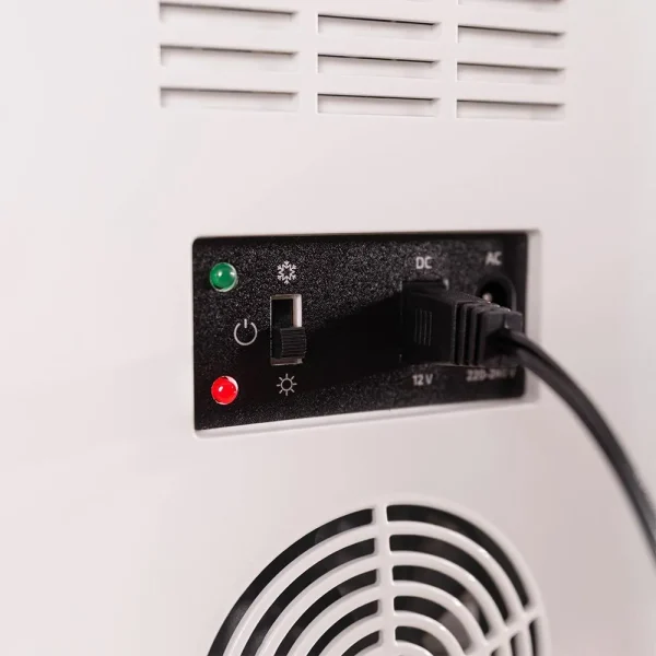 Imagen 8 Mini frigorífico Cecotec Bolero MiniCooling 10L Bahamas Mint con función frío y calor (7-65ºC) y conexión 12V/220V, ideal para coches, caravanas y oficinas.