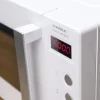Imagen 5 Microondas sin plato GrandHeat 2000 Flatbed White de Cecotec. 20 litros de capacidad, 700W de potencia y base plana con interior cerámico fácil de limpiar.