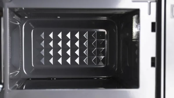 Imagen 7 Microondas sin plato GrandHeat 2000 Flatbed White de Cecotec. 20 litros de capacidad, 700W de potencia y base plana con interior cerámico fácil de limpiar.
