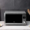 Imagen 5 El microondas digital sin plato Cecotec GrandHeat 2010 Flatbed Steel ofrece 20L de capacidad, 700W de potencia, 900W de grill y una limpieza muy sencilla.