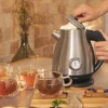 Imagen 3 Hervidor de agua Thermosense 620 Retro Steel de diseño vintage. Capacidad de 1,7 litros, 2200 W de potencia, acero inoxidable y medidor de temperatura.