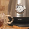 Imagen 6 Hervidor de agua Thermosense 620 Retro Steel de diseño vintage. Capacidad de 1,7 litros, 2200 W de potencia, acero inoxidable y medidor de temperatura.