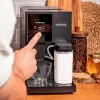 Imagen 6 Cafetera superautomática compacta Cecotec con 19 bares, sistema Thermoblock, pantalla TFT y conexión WiFi para preparar cafés personalizados desde el móvil.