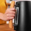 Imagen 7 Hervidor ThermoSense 400 Black Woody de 3000 W y 1,7 L. Diseño elegante en acero y madera, libre de BPA, con base 360º y filtro antical desmontable.