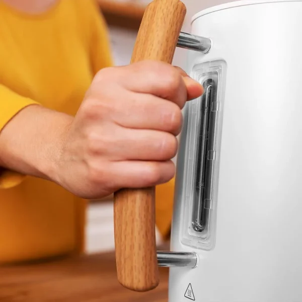 Imagen 7 Hervidor de agua de 3000 W y 1,7 litros de capacidad. Diseño con acabados en madera, acero inoxidable, libre de BPA y base 360º para un uso cómodo y seguro.