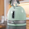 Imagen 7 Hervidor eléctrico de estilo vintage en acero inoxidable verde. 1,8L de capacidad, 2200W, medidor de temperatura y base 360º. Libre de BPA y apagado automático.