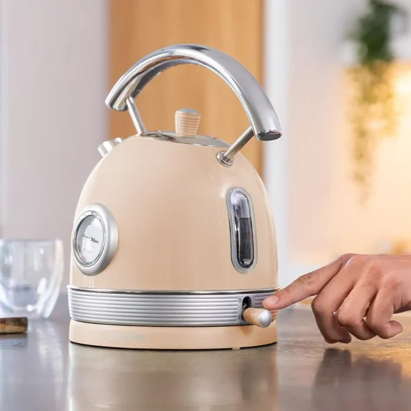 Imagen 4 Hervidor de agua eléctrico estilo vintage de 1,8 litros y 2200 W. Diseño en acero inoxidable beige con medidor de temperatura y base 360º para máxima comodidad.