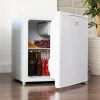 Imagen 6 Mini frigorífico silencioso Cecotec de 46 litros con congelador. Diseño compacto de 48 cm de alto, puerta reversible y eficiencia energética clase E.