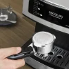 Imagen 7 Cafetera semiautomática Cecotec Power Instant-ccino 20 con 20 bares, sistema Thermoblock y depósito de leche. Prepara cappuccinos perfectos con solo un toque.