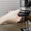 Imagen 8 Cafetera semiautomática Cecotec Power Instant-ccino 20 con 20 bares, sistema Thermoblock y depósito de leche. Prepara cappuccinos perfectos con solo un toque.