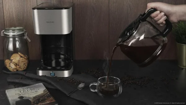 Imagen 6 Cafetera de goteo Coffee 66 Heat de 950 W con tecnología ExtremeAroma, jarra de 1,5 L termorresistente y elegantes acabados en acero inoxidable de alta calidad.