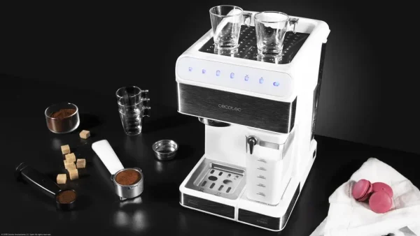 Imagen 7 Cafetera Cecotec Power Instant-ccino 20 Touch Serie Bianca. 1350 W, 20 bares, panel táctil y sistema Thermoblock para espressos y cappuccinos automáticos.