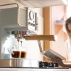 Imagen 6 Cafetera express Power Espresso 20 Tradizionale de Cecotec con 20 bares, sistema Thermoblock y manómetro PressurePro para obtener el café con el mejor aroma.