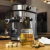Imagen 5 Cafetera express Cecotec Cafelizzia 790 Steel de 1350 W y 20 bares. Sistema Thermoblock, vaporizador orientable y acabado en acero inoxidable de alta calidad.