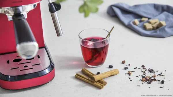 Imagen 5 Cafetera express Cafelizzia 790 Shiny de 1350 W y 20 bares. Sistema Thermoblock, vaporizador orientable y depósito de 1,2L para espressos y cappuccinos perfectos.