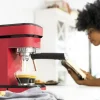 Imagen 6 Cafetera express Cafelizzia 790 Shiny de 1350 W y 20 bares. Sistema Thermoblock, vaporizador orientable y depósito de 1,2L para espressos y cappuccinos perfectos.
