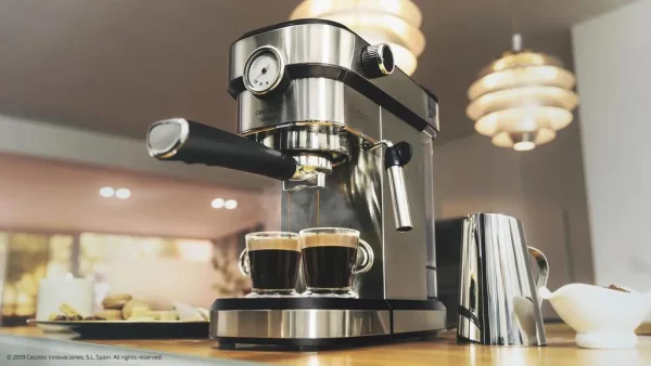 Imagen 7 Cafetera express Cafelizzia 790 Steel Pro con 1350 W, 20 bares y Thermoblock. Obtén espressos y cappuccinos con aroma intenso y crema perfecta en segundos.