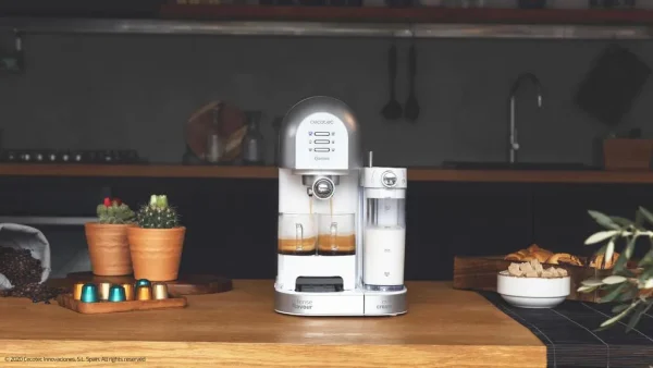 Imagen 3 Cafetera semiautomática Power Instant-ccino 20 Chic Serie Bianca de 1470W y 20 bares. Compatible con café molido y cápsulas, con depósito de leche de 0,7L.