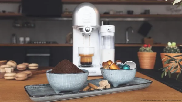 Imagen 4 Cafetera semiautomática Power Instant-ccino 20 Chic Serie Bianca de 1470W y 20 bares. Compatible con café molido y cápsulas, con depósito de leche de 0,7L.