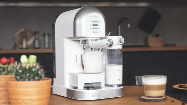 Imagen 5 Cafetera semiautomática Power Instant-ccino 20 Chic Serie Bianca de 1470W y 20 bares. Compatible con café molido y cápsulas, con depósito de leche de 0,7L.