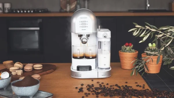 Imagen 8 Cafetera semiautomática Power Instant-ccino 20 Chic Serie Bianca de 1470W y 20 bares. Compatible con café molido y cápsulas, con depósito de leche de 0,7L.