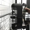 Imagen 5 Cafetera espresso Capricciosa Black con 19 bares de presión. Diseño compacto apto para café molido y monodosis ESE, ideal para obtener el mejor aroma y crema.