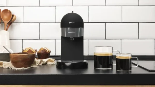 Imagen 6 Cafetera espresso Capricciosa Black con 19 bares de presión. Diseño compacto apto para café molido y monodosis ESE, ideal para obtener el mejor aroma y crema.