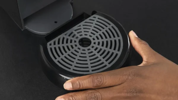 Imagen 7 Cafetera espresso Capricciosa Black con 19 bares de presión. Diseño compacto apto para café molido y monodosis ESE, ideal para obtener el mejor aroma y crema.