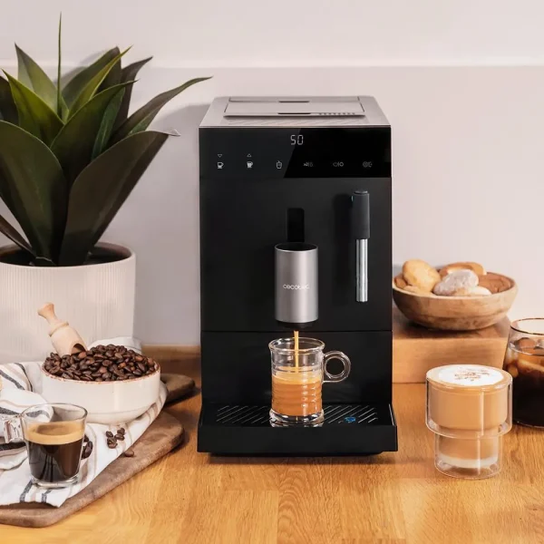 Imagen 5 Cafetera superautomática compacta Cremmaet Compact Steam con 19 bares, sistema Thermoblock y vaporizador para disfrutar del aroma del café recién molido.