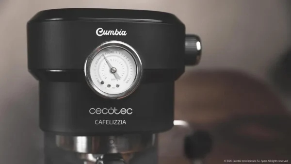 Imagen 4 Cafetera espresso con 1350 W, 20 bares de presión y manómetro. Sistema Thermoblock para calentamiento rápido y vaporizador orientable para cappuccinos.