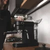 Imagen 8 Cafetera espresso con 1350 W, 20 bares de presión y manómetro. Sistema Thermoblock para calentamiento rápido y vaporizador orientable para cappuccinos.