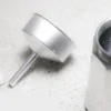 Imagen 8 Cafetera italiana Mokclassic 900 Shiny de Cecotec fabricada en aluminio fundido para 9 tazas. Diseño elegante con mango ergonómico y acabados de alta calidad.