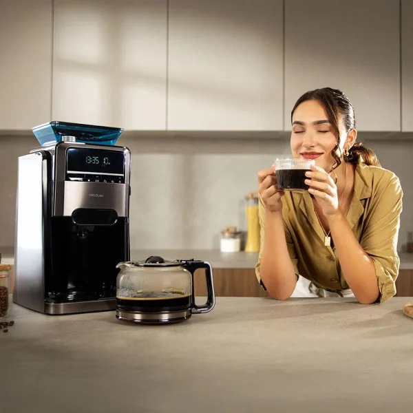 Imagen 8 Cafetera de goteo Coffee 66 Grind & Brew con molinillo integrado, 1000 W, capacidad de 12 tazas y función Aroma para obtener el mejor sabor en cada taza.