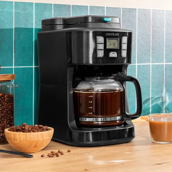 Imagen 4 Cafetera de goteo Coffee 66 Grind & Drop de Cecotec con molinillo integrado, 1000 W de potencia y capacidad para 12 tazas. Café recién molido con aroma intenso.