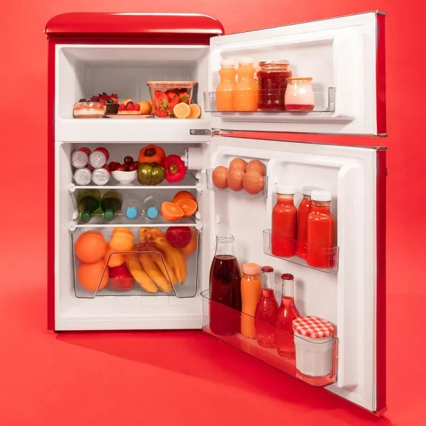 Imagen 5 Mini frigorífico retro de dos puertas Bolero CoolMarket 2D Origin 86 Red E con 86L de capacidad, eficiencia energética clase E, luz LED y tirador cromado.