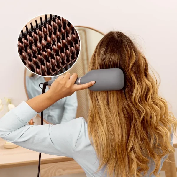 Imagen 6 Cepillo alisador Bamba InstantCare SquareBrush con revestimiento de cerámica y temperatura regulable de 130ºC a 210ºC para un alisado rápido y profesional.