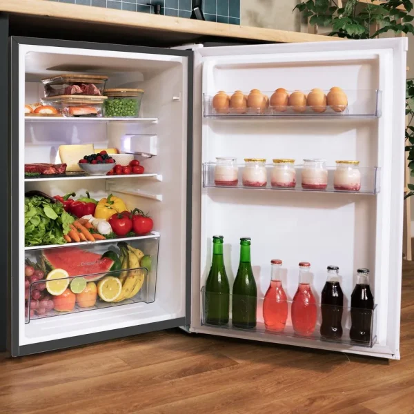 Imagen 7 Mini frigorífico Cecotec Bolero CoolMarket TT 133 L Inox de 133 litros, clase E, Crisper Box y luz LED. Diseño compacto de 83,5 cm con control de temperatura.