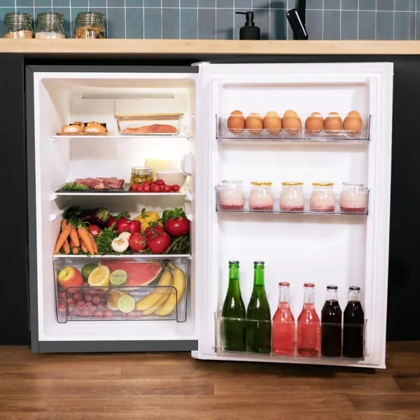 Imagen 8 Mini frigorífico Cecotec Bolero CoolMarket TT 133 L Inox de 133 litros, clase E, Crisper Box y luz LED. Diseño compacto de 83,5 cm con control de temperatura.