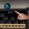 Imagen 8 Vinoteca Bolero GrandSommelier 98000 Black de Cecotec para 98 botellas. Sistema de compresor silencioso, estantes de madera y control táctil. 128,5 cm de alto.