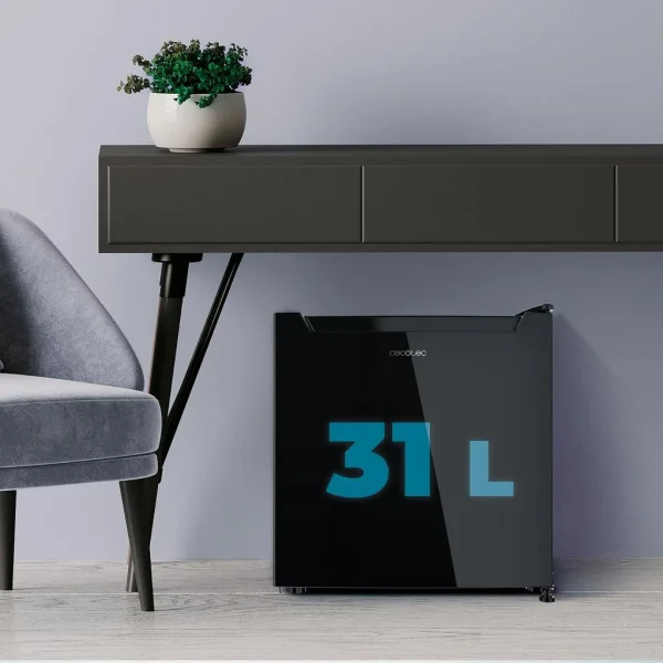 Imagen 7 Mini congelador y frigorífico Bolero CoolMarket TT 31 Duel Black E de 31L. Diseño compacto en negro, eficiencia clase E y función dual para enfriar o congelar.