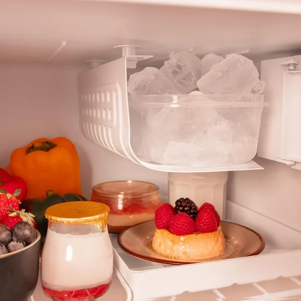Imagen 7 Mini frigorífico retro Bolero CoolMarket TT Origin 45 Blue E de Cecotec. Capacidad de 45L, clase energética E y diseño vintage azul compacto de 55 cm de alto.