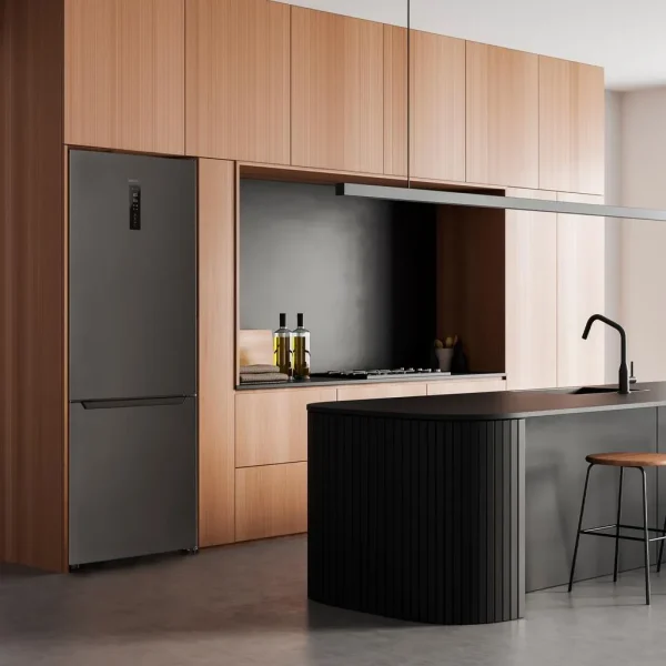 Imagen 5 Frigorífico Combi Bolero CoolMarket 356 Dark D de 356L. Tecnología Total No Frost, motor Inverter Plus y eficiencia clase D para una conservación óptima.