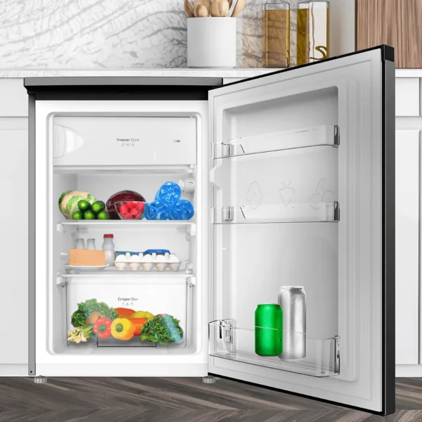 Imagen 6 Frigorífico mini Bolero CoolMarket TT 107 Black de 107L con control de temperatura regulable, compartimento de conservación y eficiencia energética clase E.