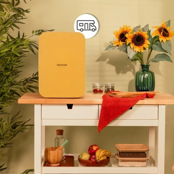 Imagen 5 Frigorífico retro Bolero MiniCooling 20L Bahamas Pat 2 de Cecotec. Capacidad de 20 litros, función frío y calor (7-65ºC) y compatible con coches y caravanas.