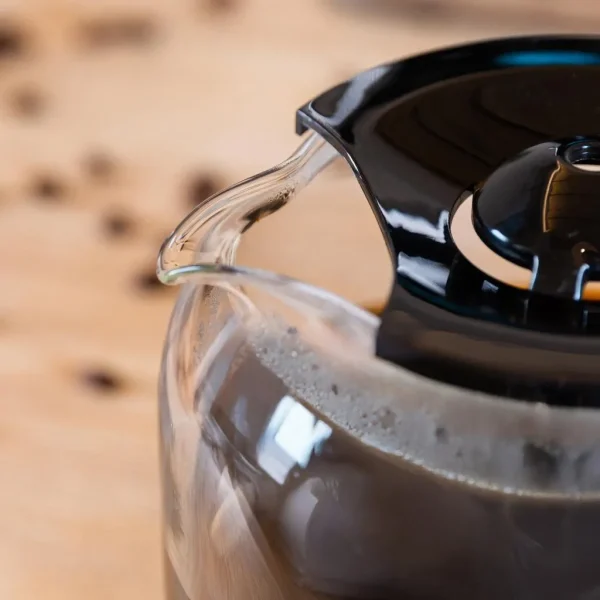 Imagen 7 Cafetera de goteo Coffee 66 Drop & Touch de Cecotec con pantalla LCD táctil, 950 W de potencia y capacidad de 1,5 litros para 12 tazas de café con aroma intenso.