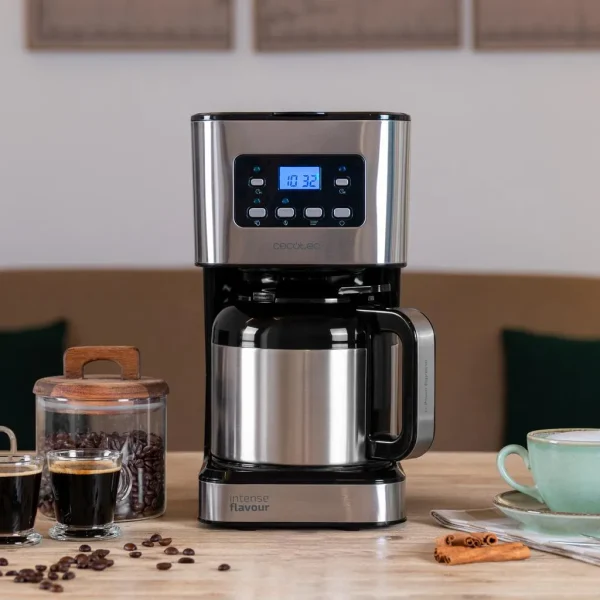 Imagen 3 Cafetera de goteo Cecotec Coffee 66 Drop & Thermo con capacidad de 1,5 L, jarra térmica de acero inoxidable y tecnología ExtremeAroma para un sabor intenso.