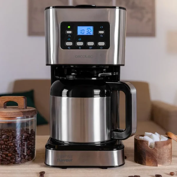 Imagen 7 Cafetera de goteo Cecotec Coffee 66 Drop & Thermo con capacidad de 1,5 L, jarra térmica de acero inoxidable y tecnología ExtremeAroma para un sabor intenso.
