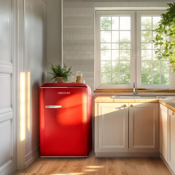 Imagen 6 Mini frigorífico retro Cecotec Bolero CoolMarket TT Origin 110 Red E de 110L, clase E, con Icebox, diseño vintage rojo y luz LED. Ideal para espacios reducidos.